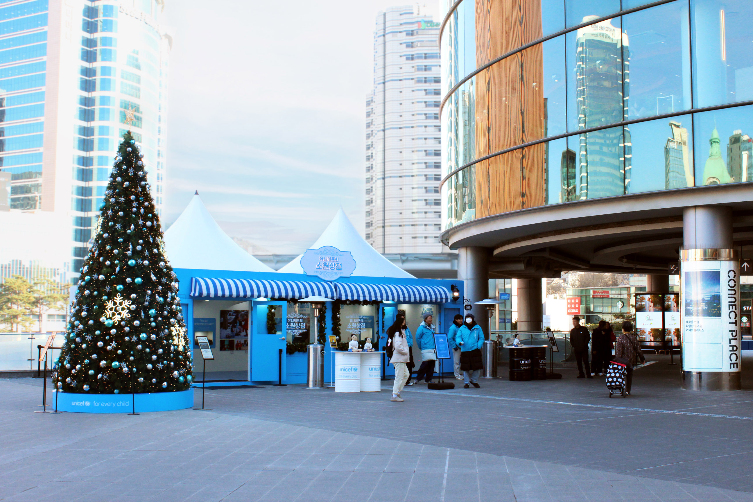 [이미지_한화커넥트] 커넥트플레이스 서울역점 2층 광장 전경.jpg