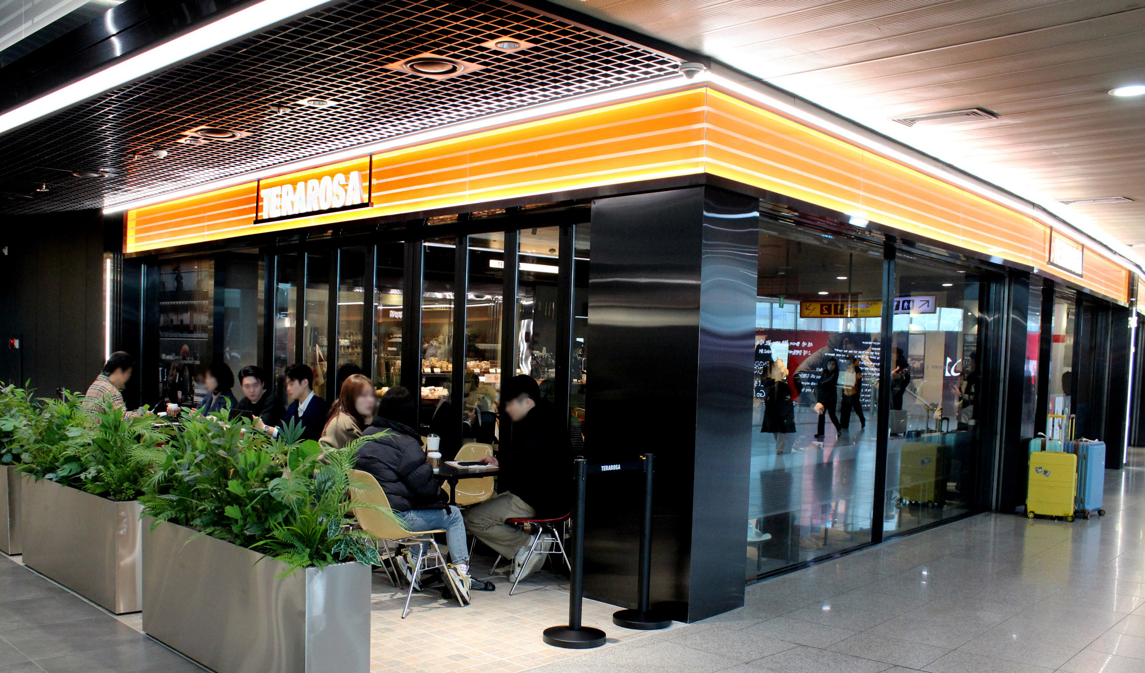 [이미지_한화커넥트] 커넥트플레이스 서울역점 테라로사 전경.jpg